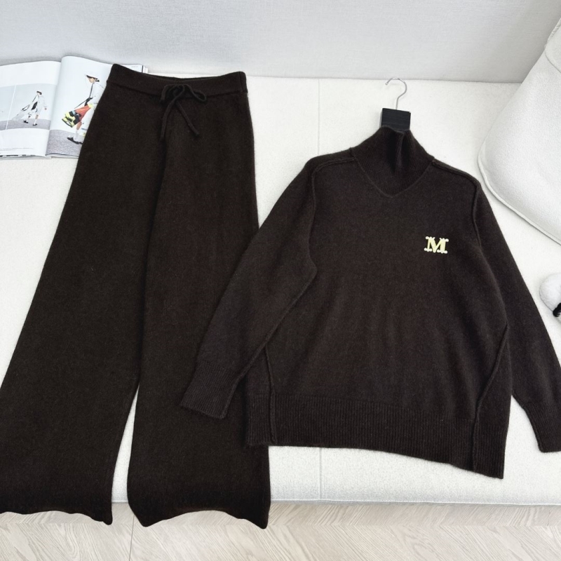 Ce1i*e suits